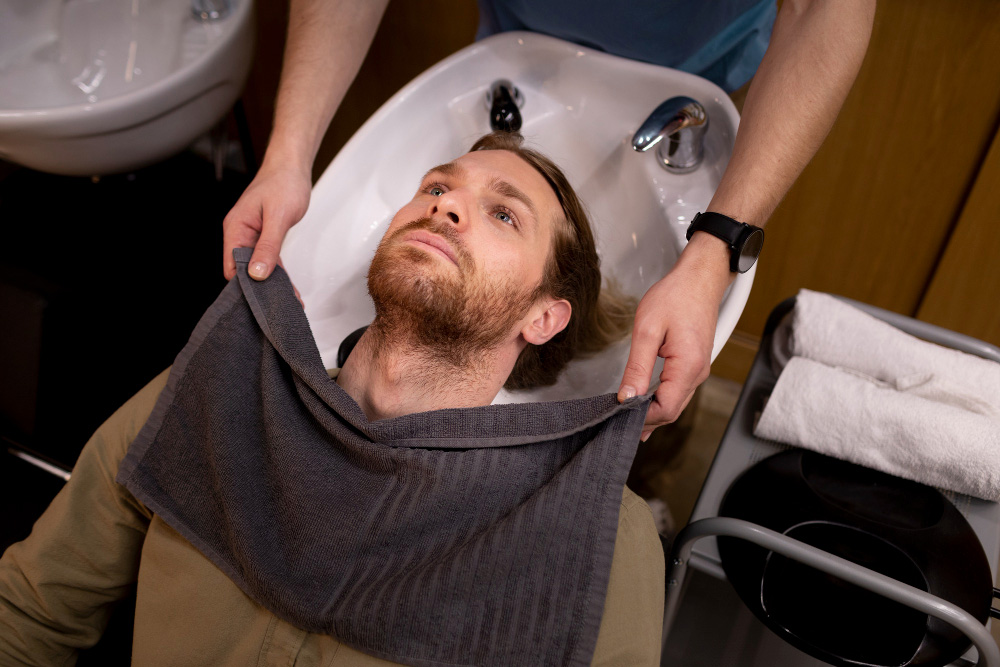 strzyżenie męskie Wilanów, Barber Wilanów, Barbershop Wilanów, strzyżenie brody Wilanów, pielęgnacja brody Wilanów, modelowanie brody Wilanów, farbowanie brody Wilanów, golenie brody Wilanów, fryzjer męski Wilanów, golibroda Wilanów